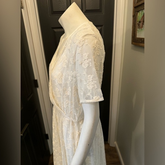 Women's beyond the radar dress sz M lace & silk read NWT - Picture 5 of 11